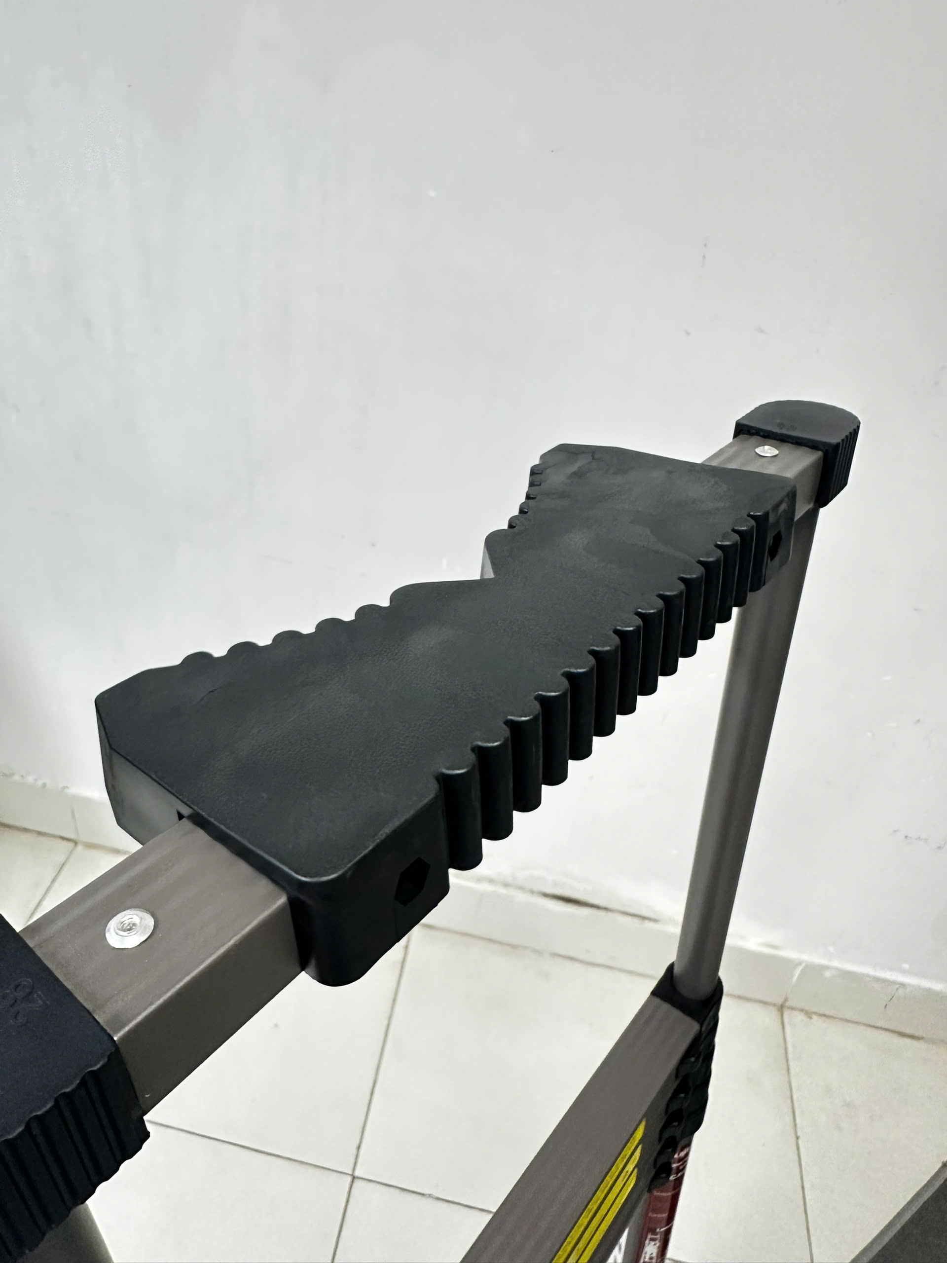 Ốp đầu thang nhôm 14