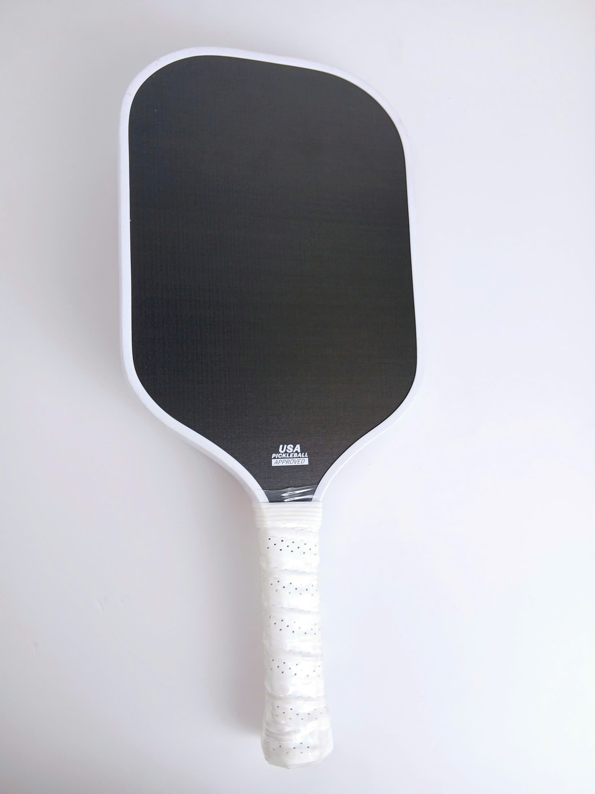 T700 trắng đen 5