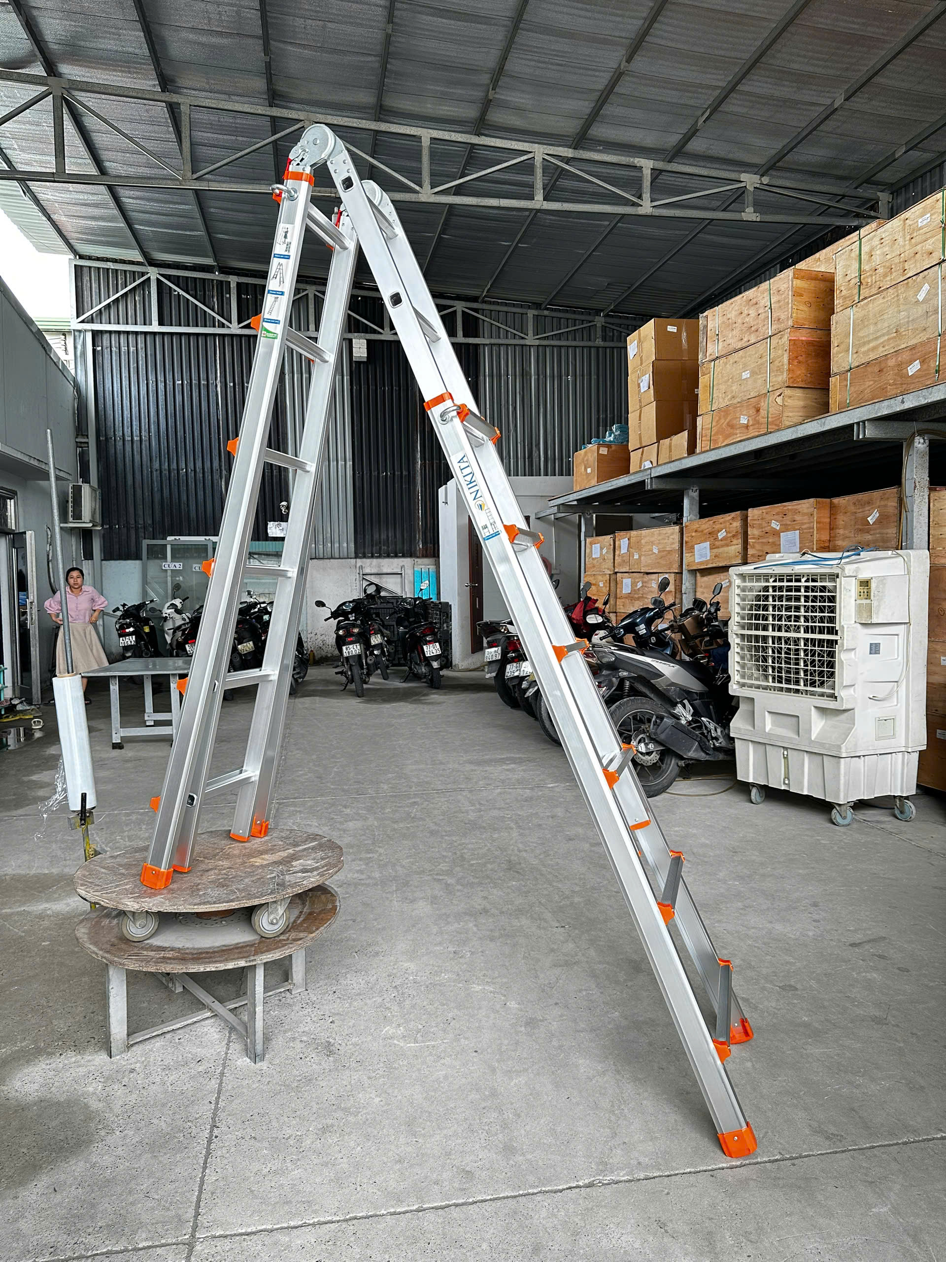 Hình ảnh thực tế thang AM06 16 Thang Nhôm Gấp Đa Năng AM06
