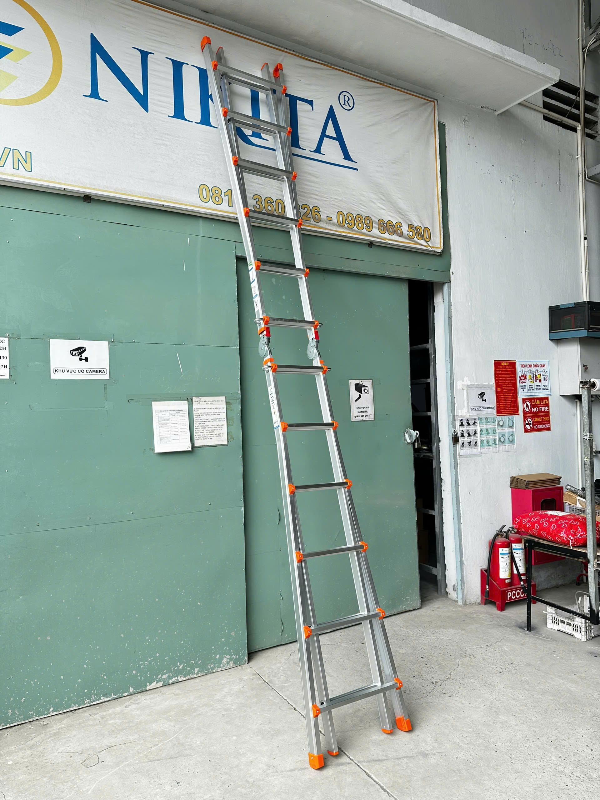 Hình ảnh thực tế thang AM06 19 Thang Nhôm Gấp Đa Năng AM06