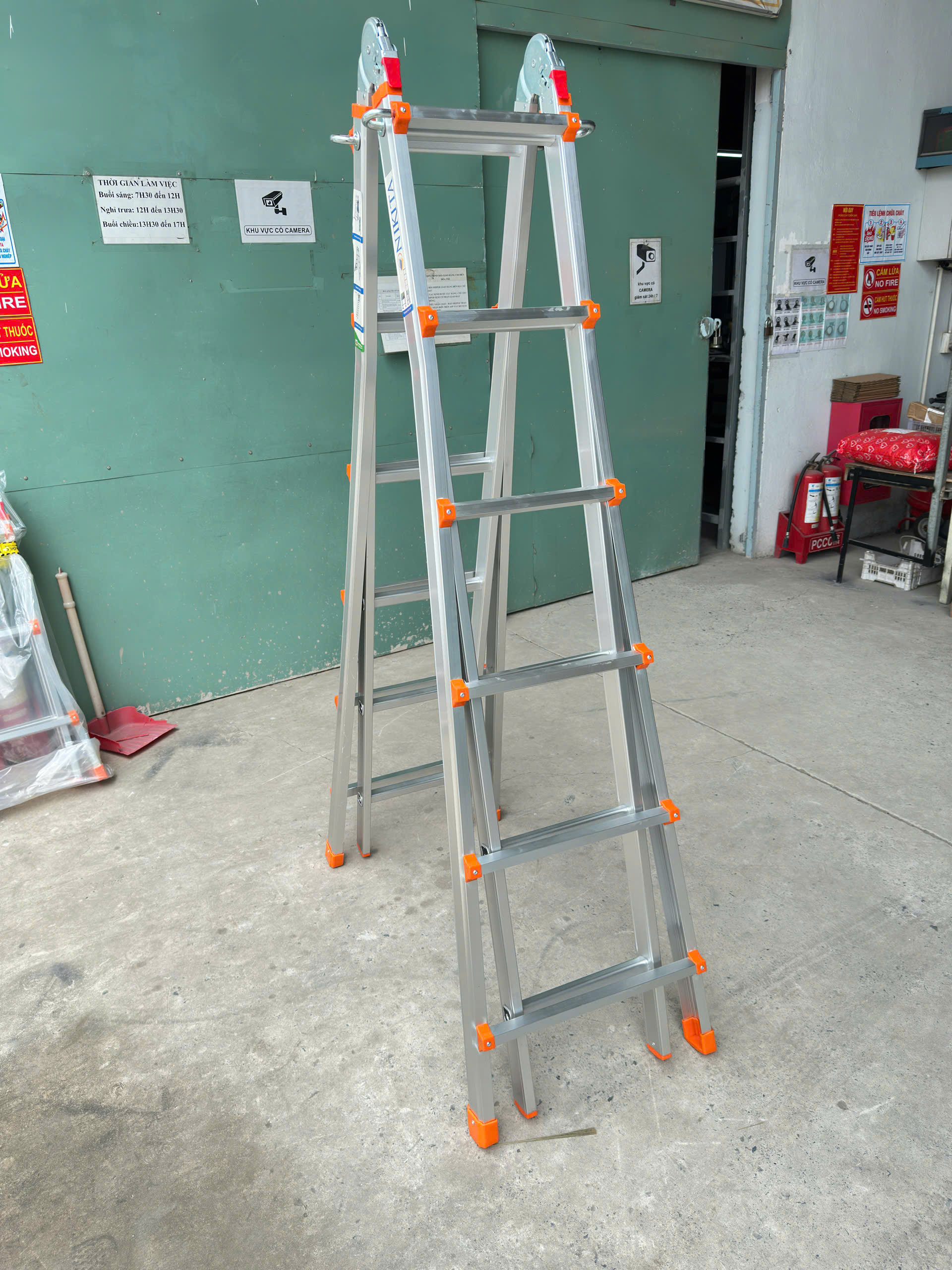 Hình ảnh thực tế thang AM06 4